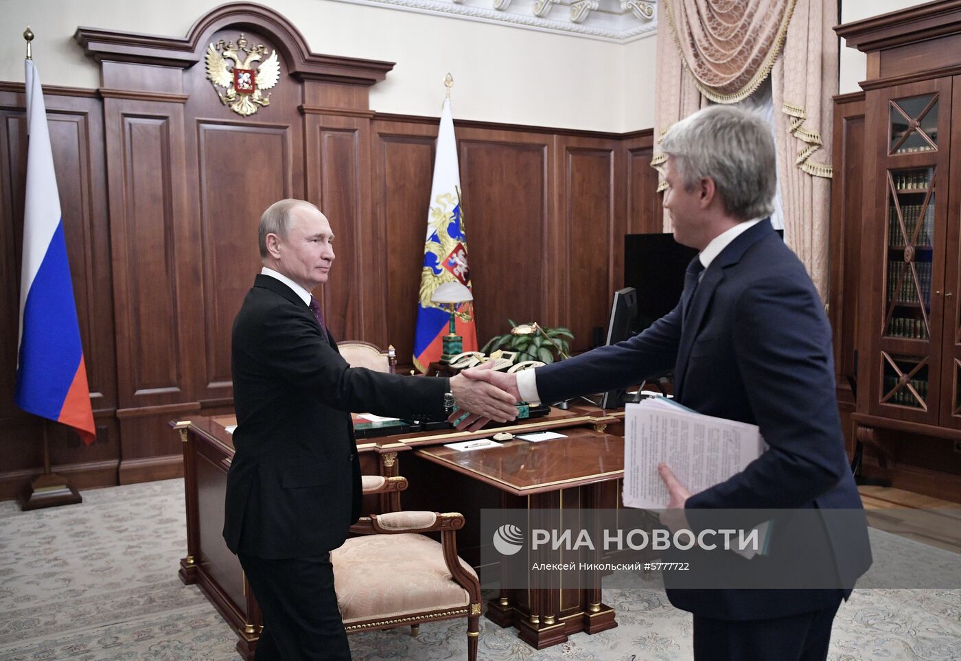 Президент РФ В. Путин встретился с министром спорта РФ П. Колобковым