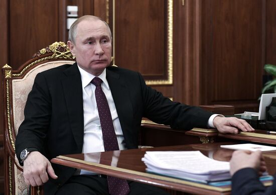 Президент РФ В. Путин встретился с министром спорта РФ П. Колобковым