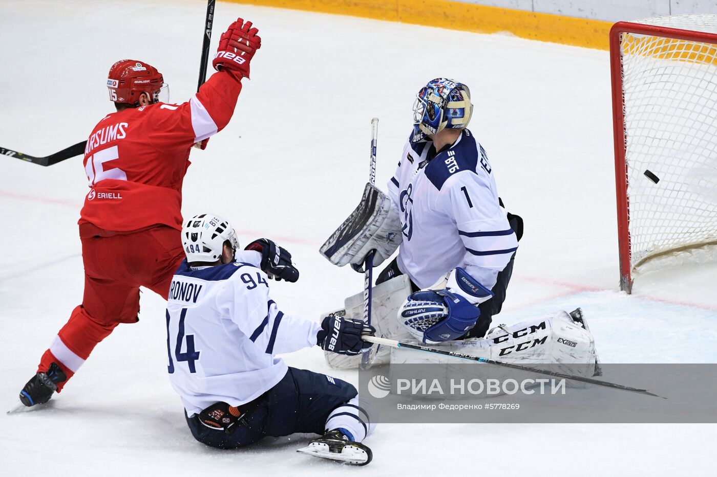 Хоккей. КХЛ. Матч "Спартак" - "Динамо" (Москва)