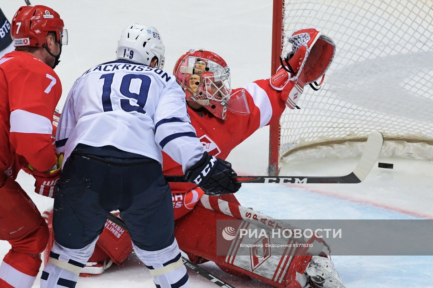 Хоккей. КХЛ. Матч "Спартак" - "Динамо" (Москва)