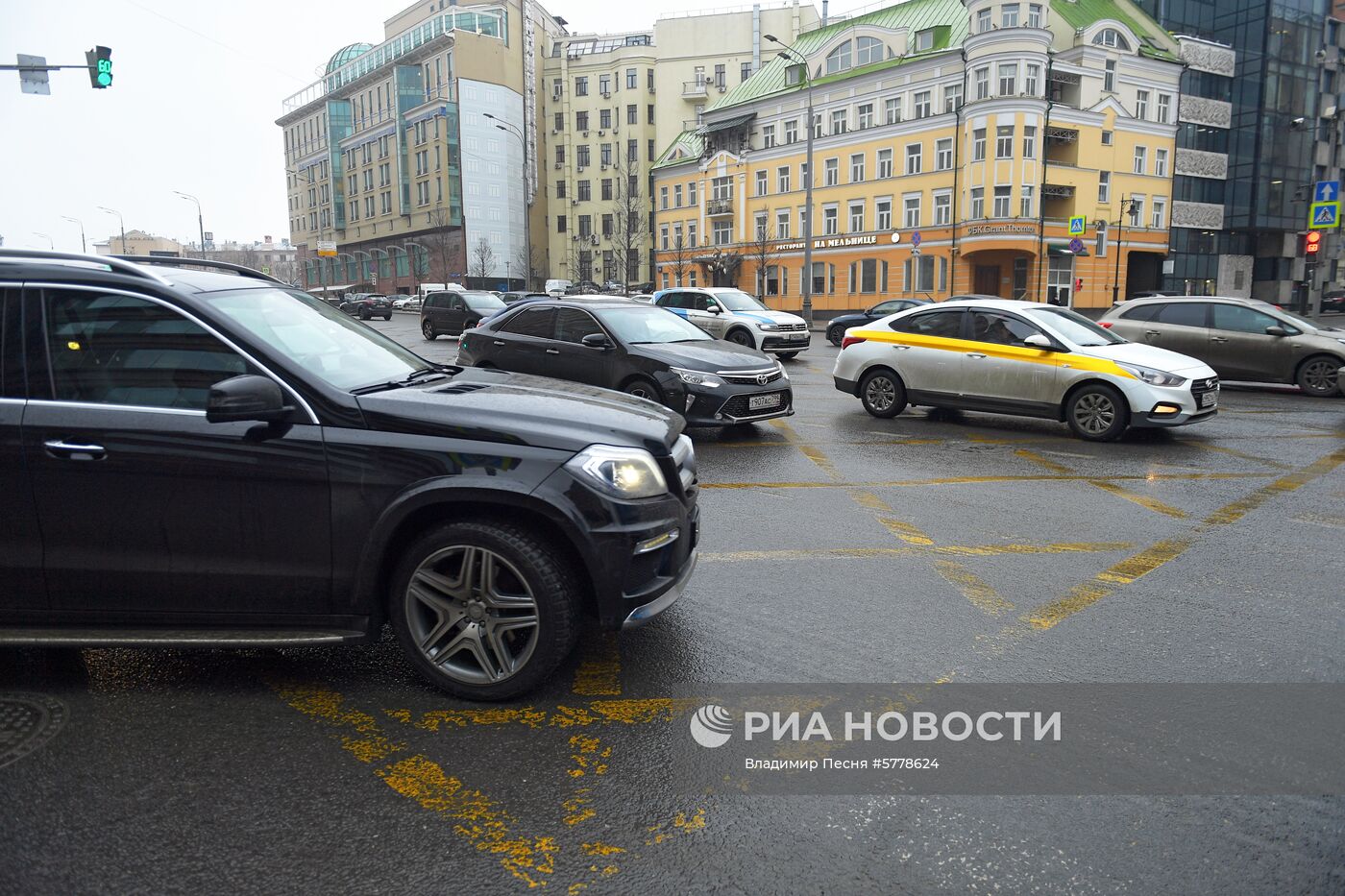 С 1 марта вводится администрирование стоянки на "вафельной" разметке 