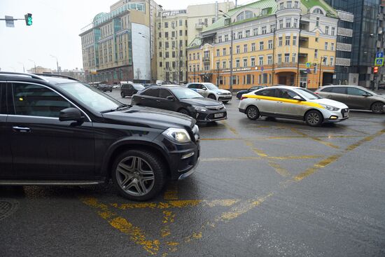 С 1 марта вводится администрирование стоянки на "вафельной" разметке 