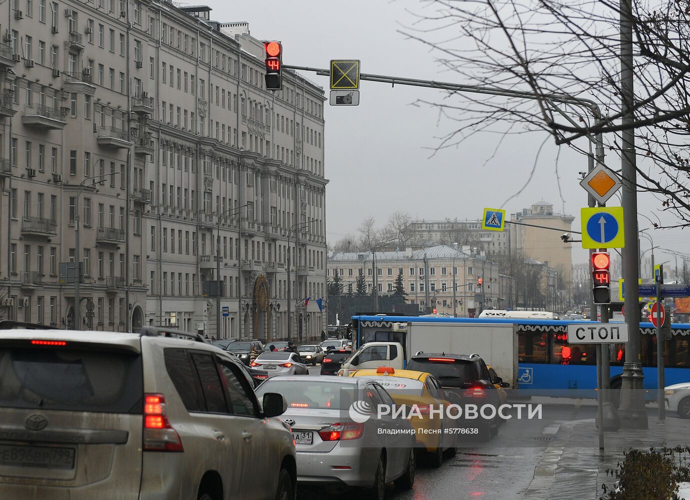 С 1 марта вводится администрирование стоянки на «вафельной» разметке 