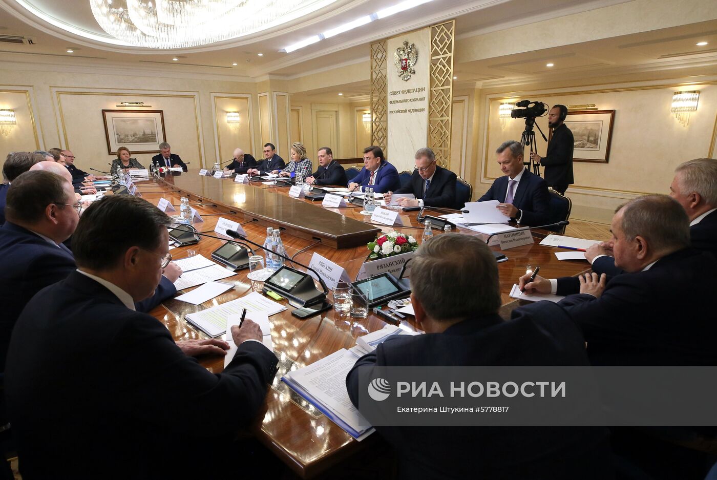 Премьер-министр РФ Д. Медведев провел встречу с членами Совета палаты Совета Федерации РФ