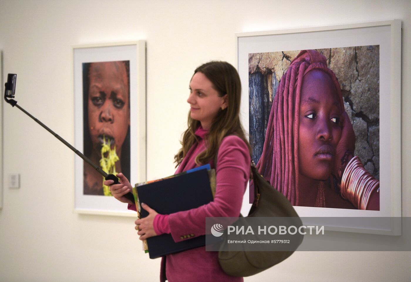 Открытие XI Московской Международной Биеннале "Мода и стиль в фотографии-2019"