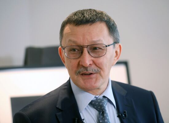 Показ бриллиантов компании "Алроса"