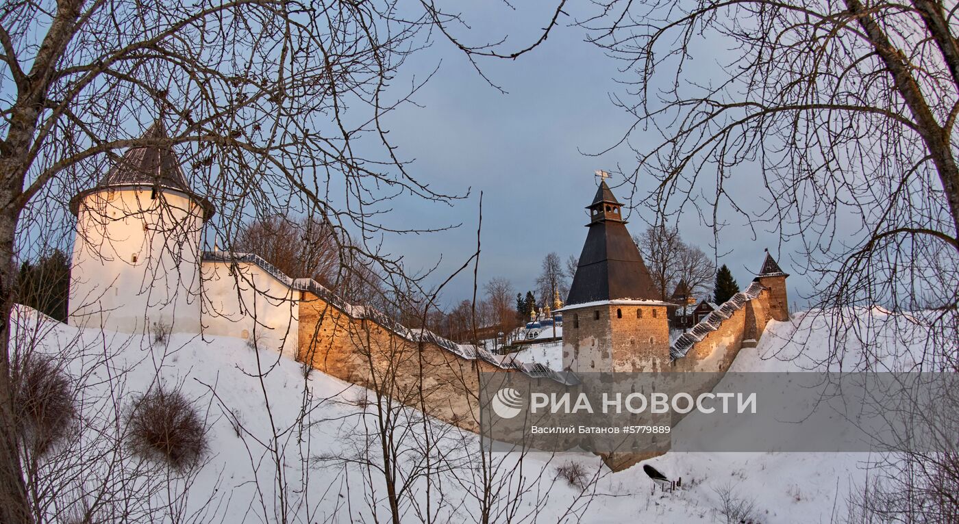 Города России. Псков, Изборск, Печоры