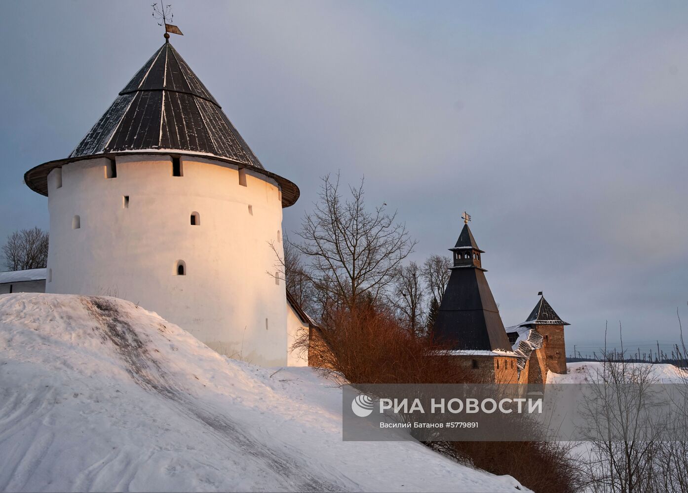 Города России. Псков, Изборск, Печоры