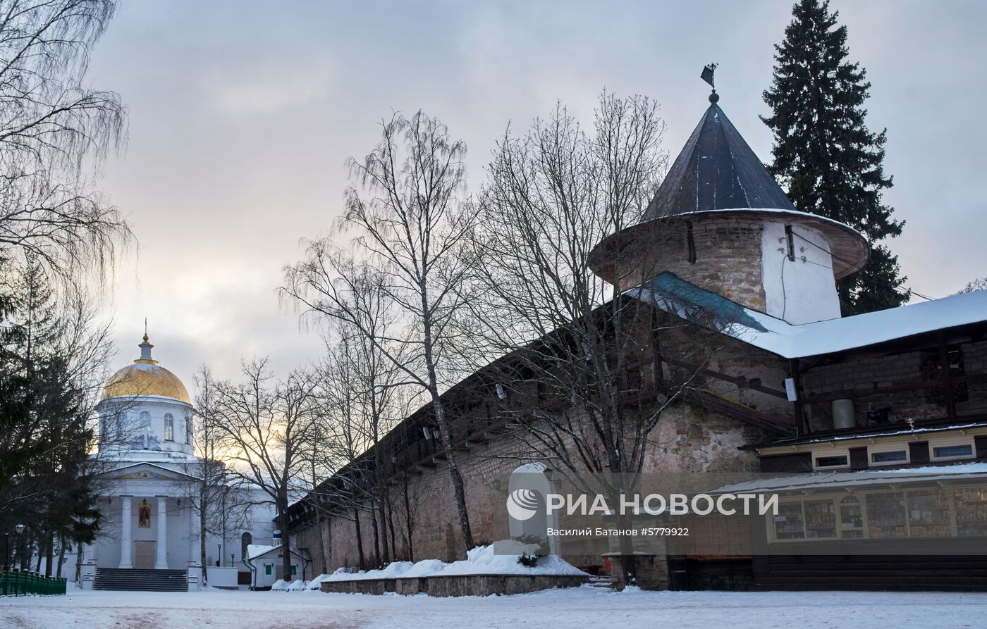 Города России. Псков, Изборск, Печоры