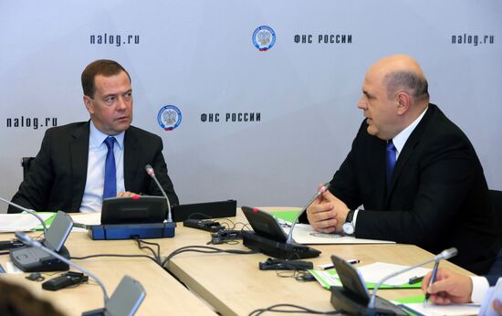 Премьер-министр РФ Д. Медведев Федеральную налоговую службу РФ