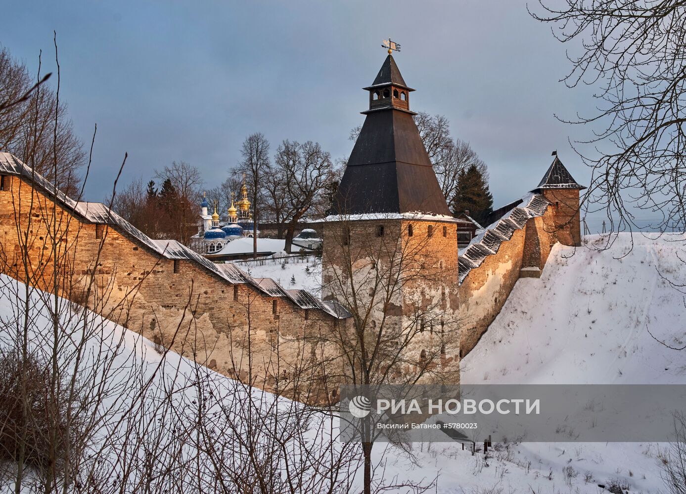 Города России. Псков, Изборск, Печоры