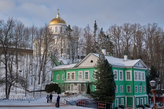 Города России. Псков, Изборск, Печоры