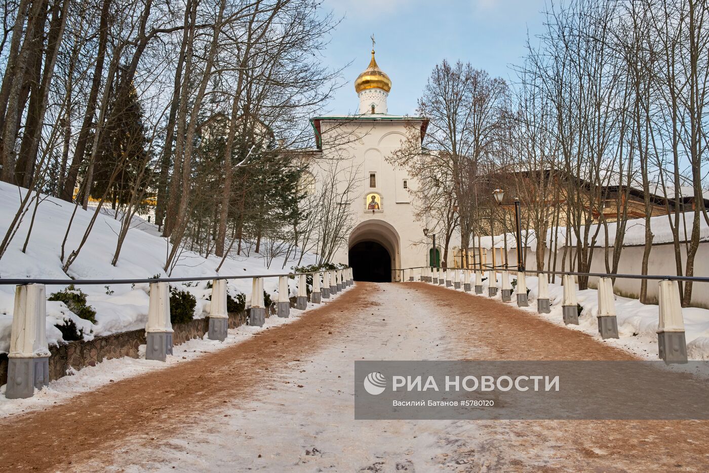 Города России. Псков, Изборск, Печоры