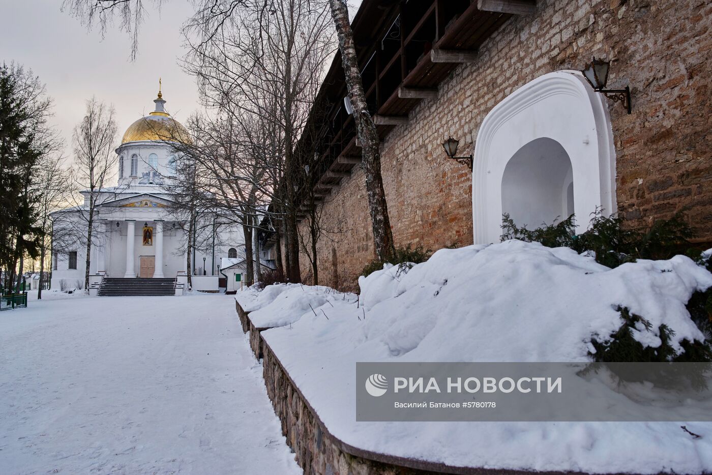 Города России. Псков, Изборск, Печоры