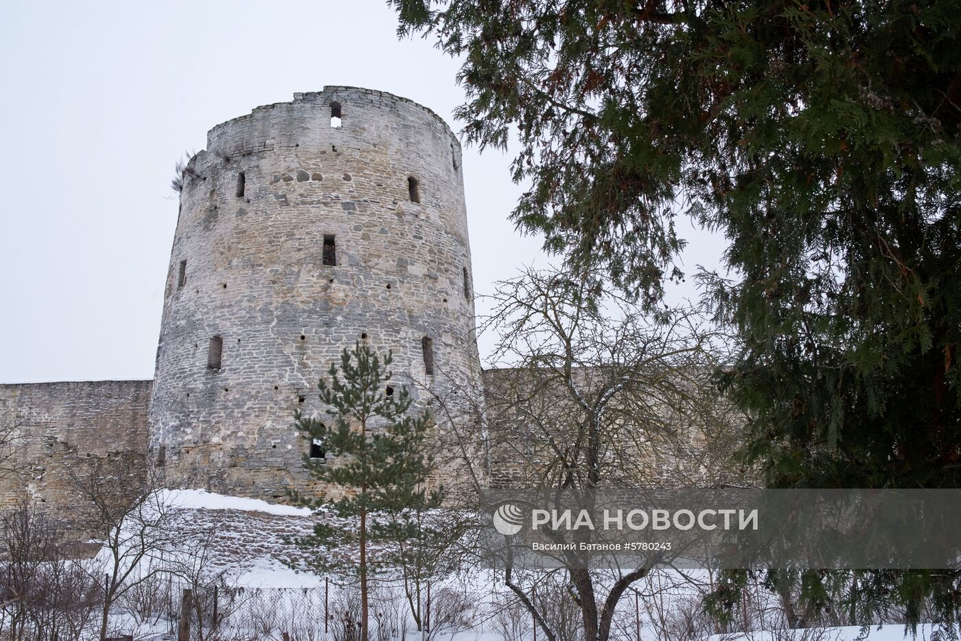 Города России. Псков, Изборск, Печоры