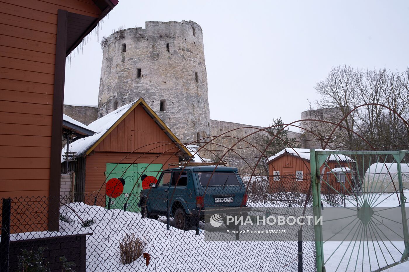 Города России. Псков, Изборск, Печоры