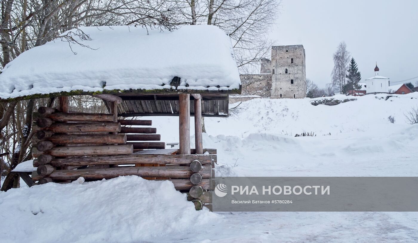 Города России. Псков, Изборск, Печоры