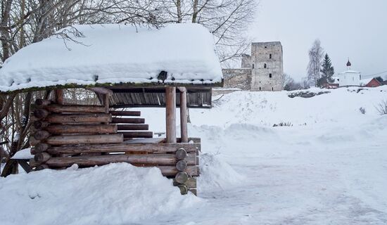 Города России. Псков, Изборск, Печоры