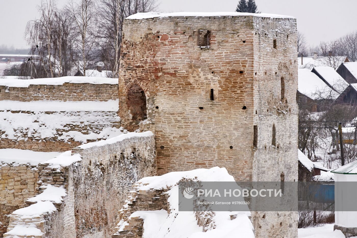 Города России. Псков, Изборск, Печоры