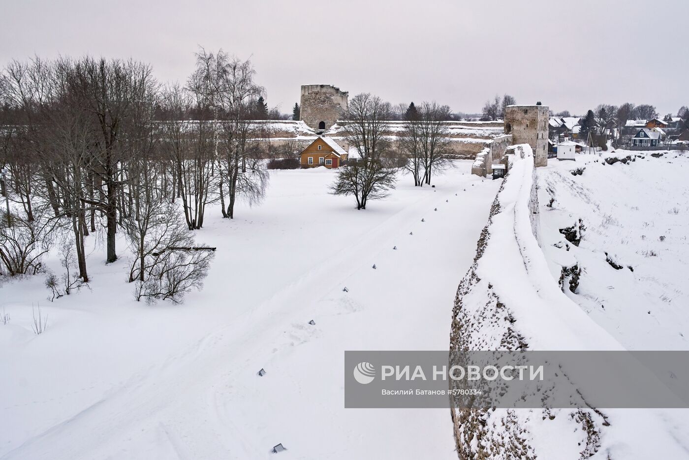 Города России. Псков, Изборск, Печоры