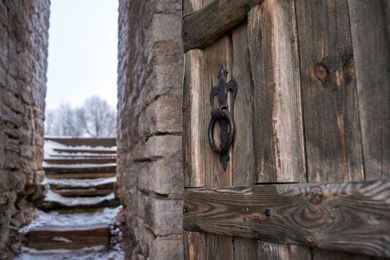 Города России. Псков, Изборск, Печоры