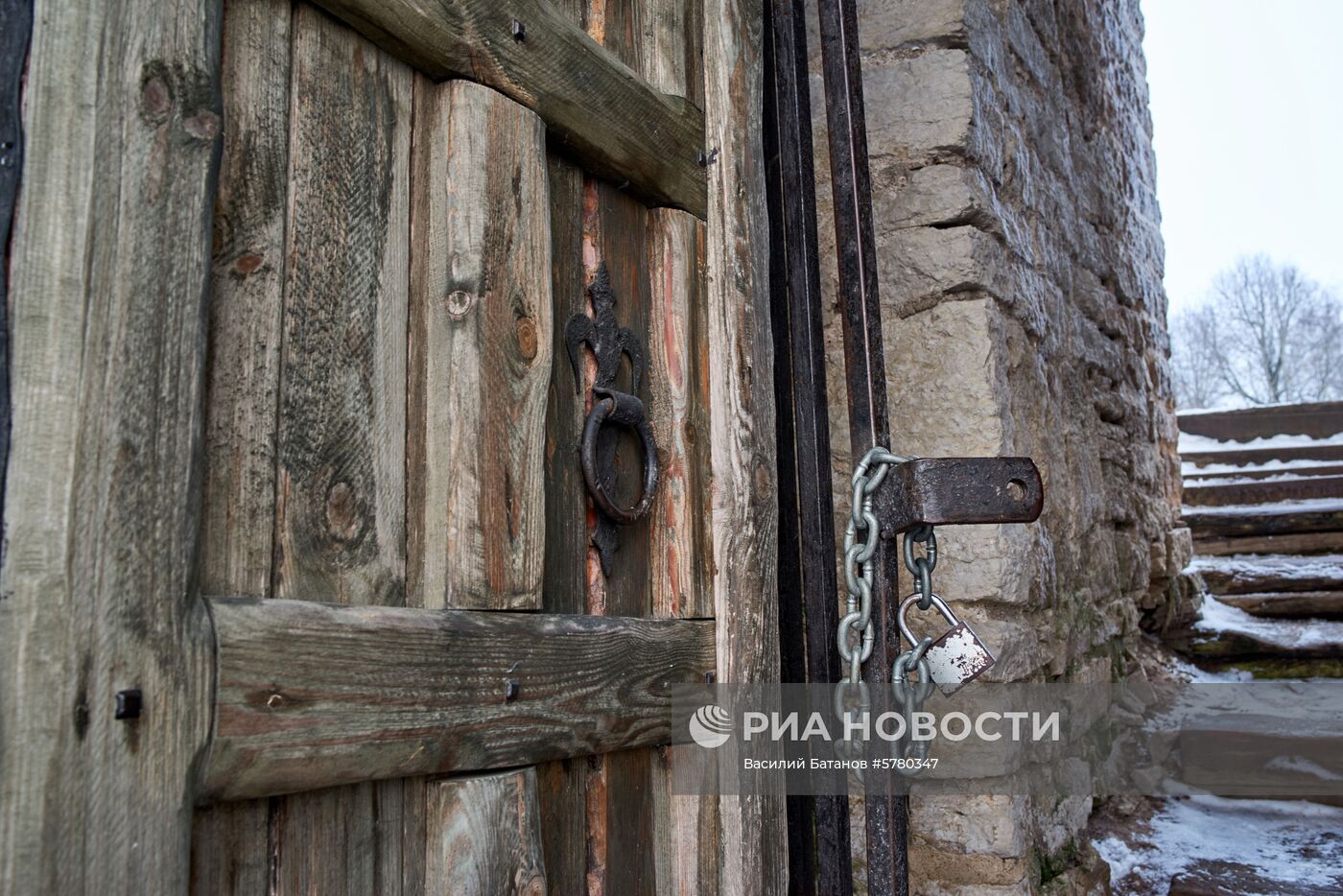 Города России. Псков, Изборск, Печоры