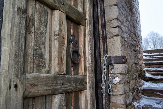 Города России. Псков, Изборск, Печоры