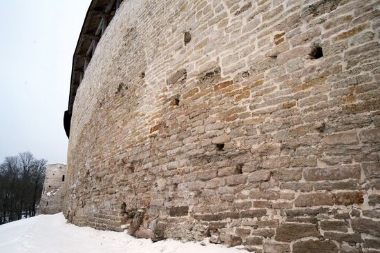 Города России. Псков, Изборск, Печоры