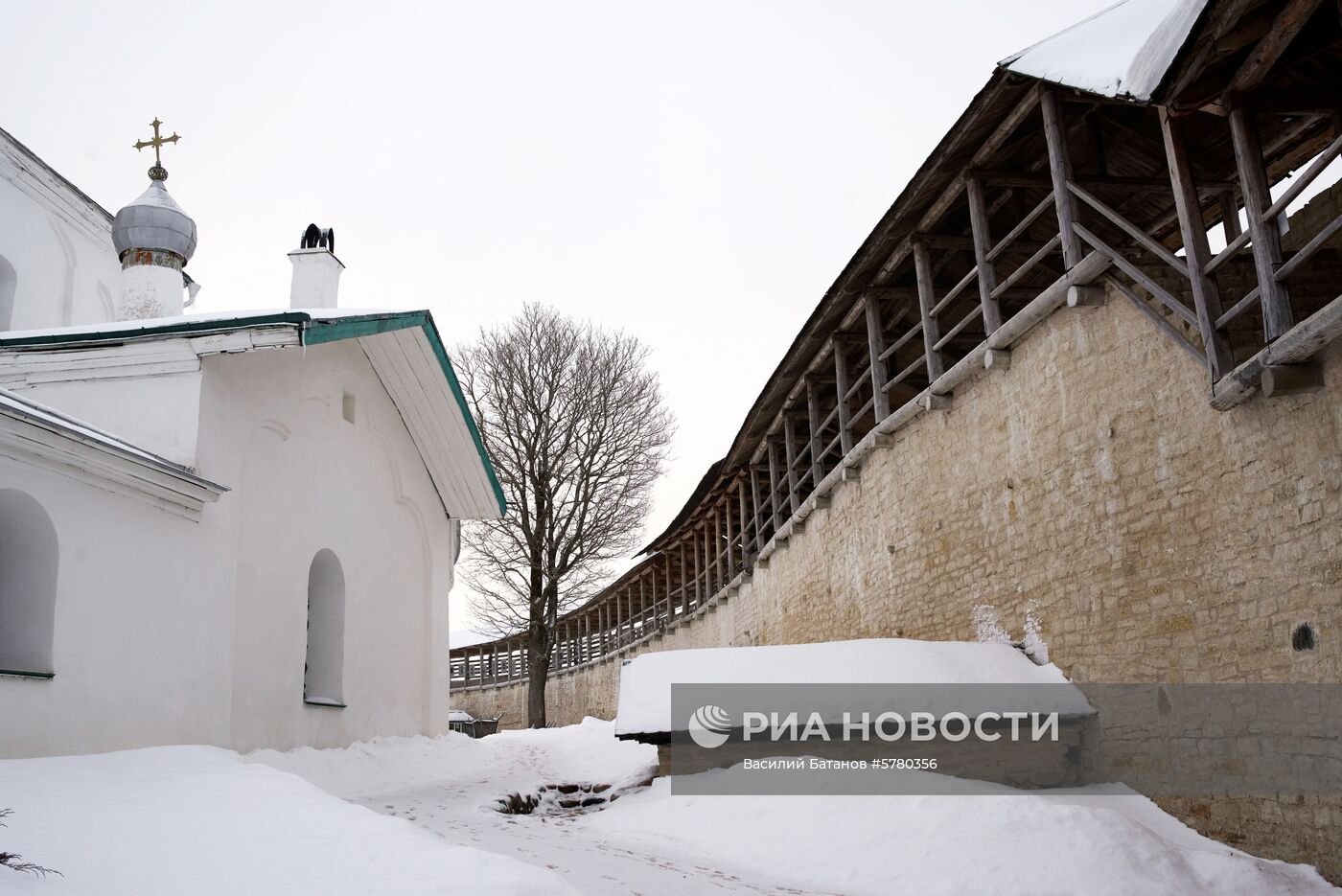 Города России. Псков, Изборск, Печоры