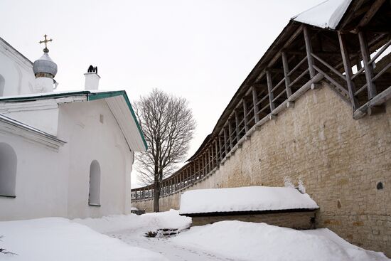 Города России. Псков, Изборск, Печоры