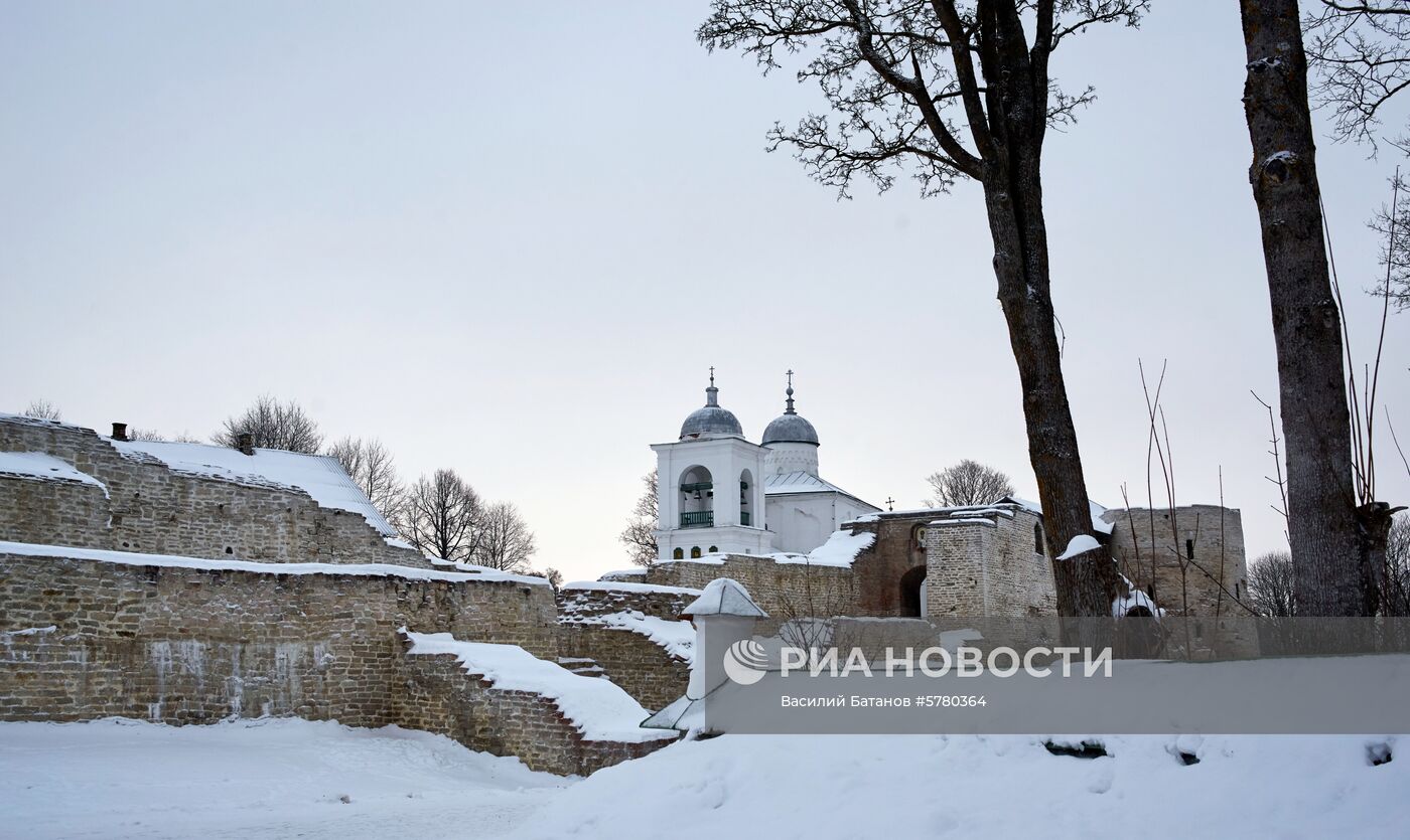 Города России. Псков, Изборск, Печоры