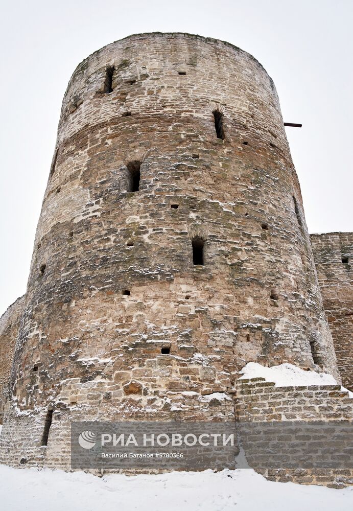 Города России. Псков, Изборск, Печоры