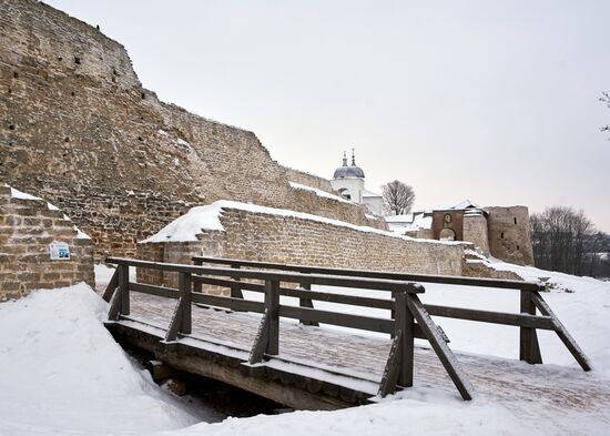 Города России. Псков, Изборск, Печоры