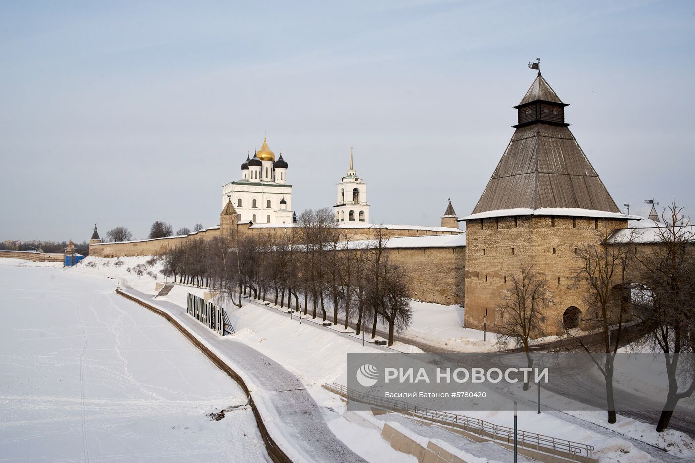 Города России. Псков, Изборск, Печоры