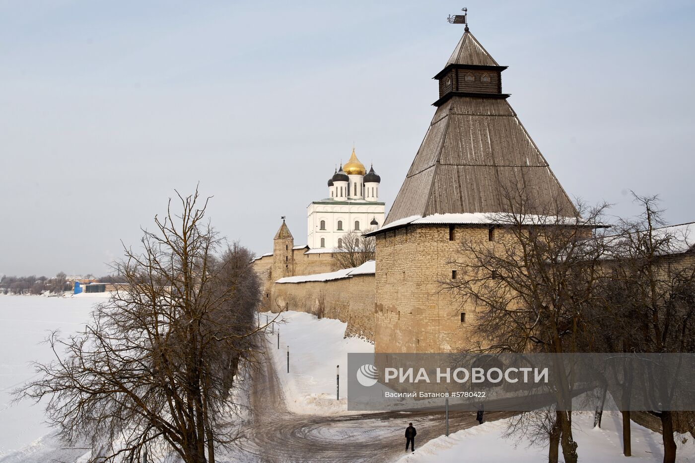 Города России. Псков, Изборск, Печоры