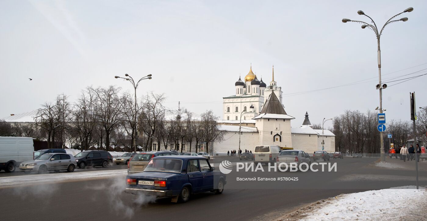 Города России. Псков, Изборск, Печоры