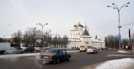 Города России. Псков, Изборск, Печоры