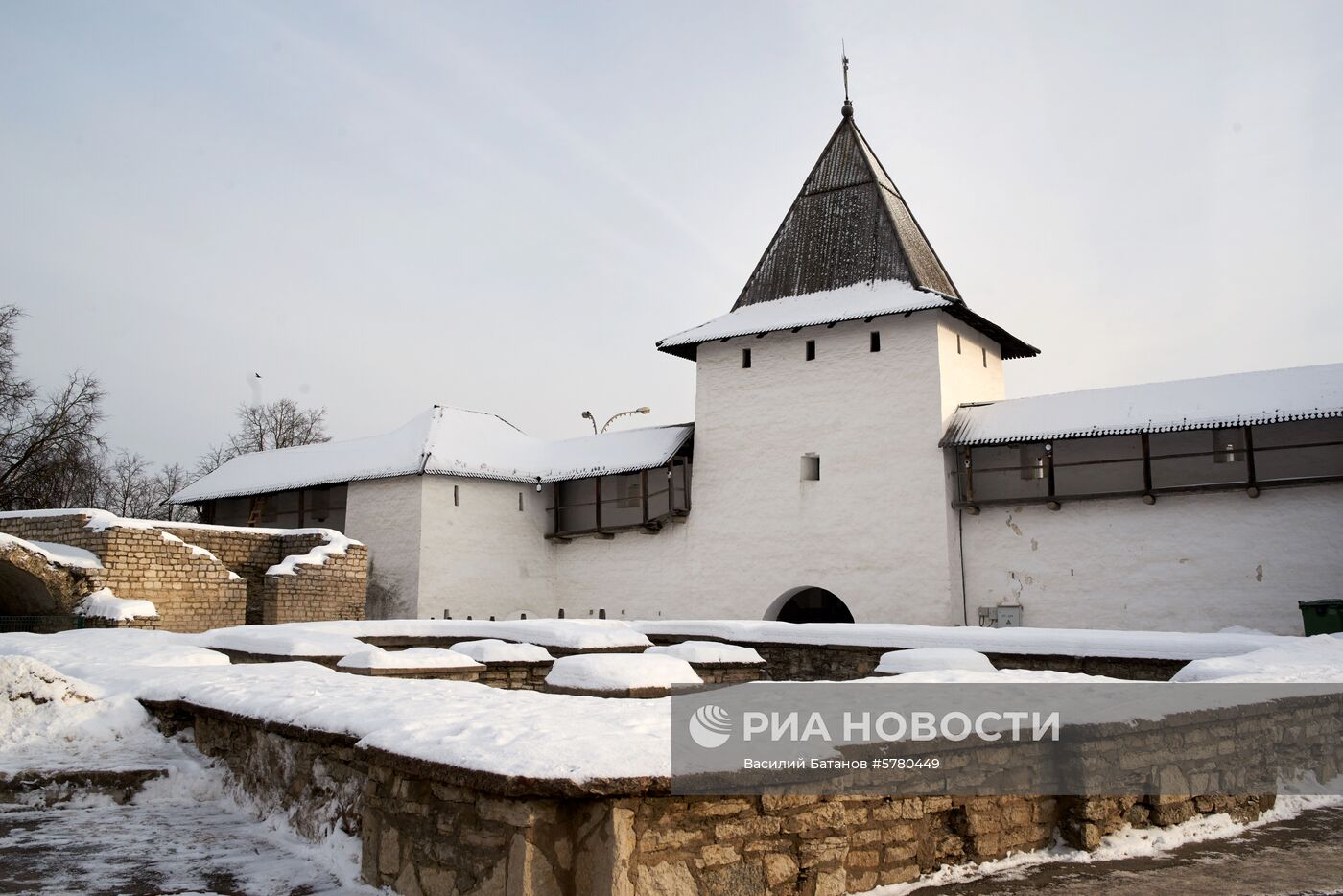 Города России. Псков, Изборск, Печоры