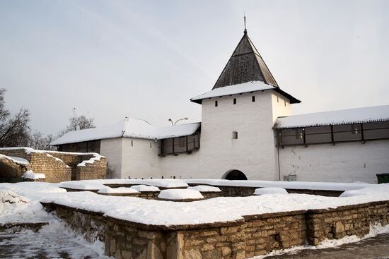 Города России. Псков, Изборск, Печоры