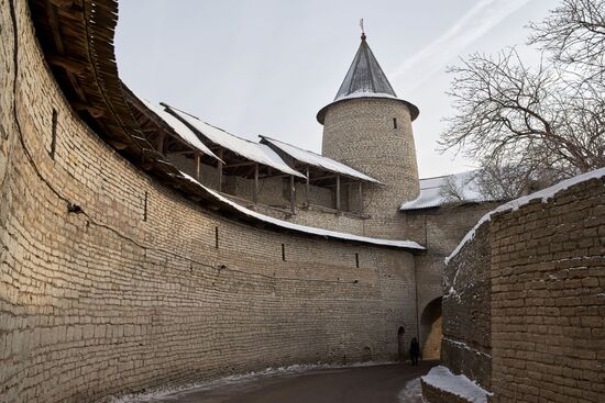 Города России. Псков, Изборск, Печоры