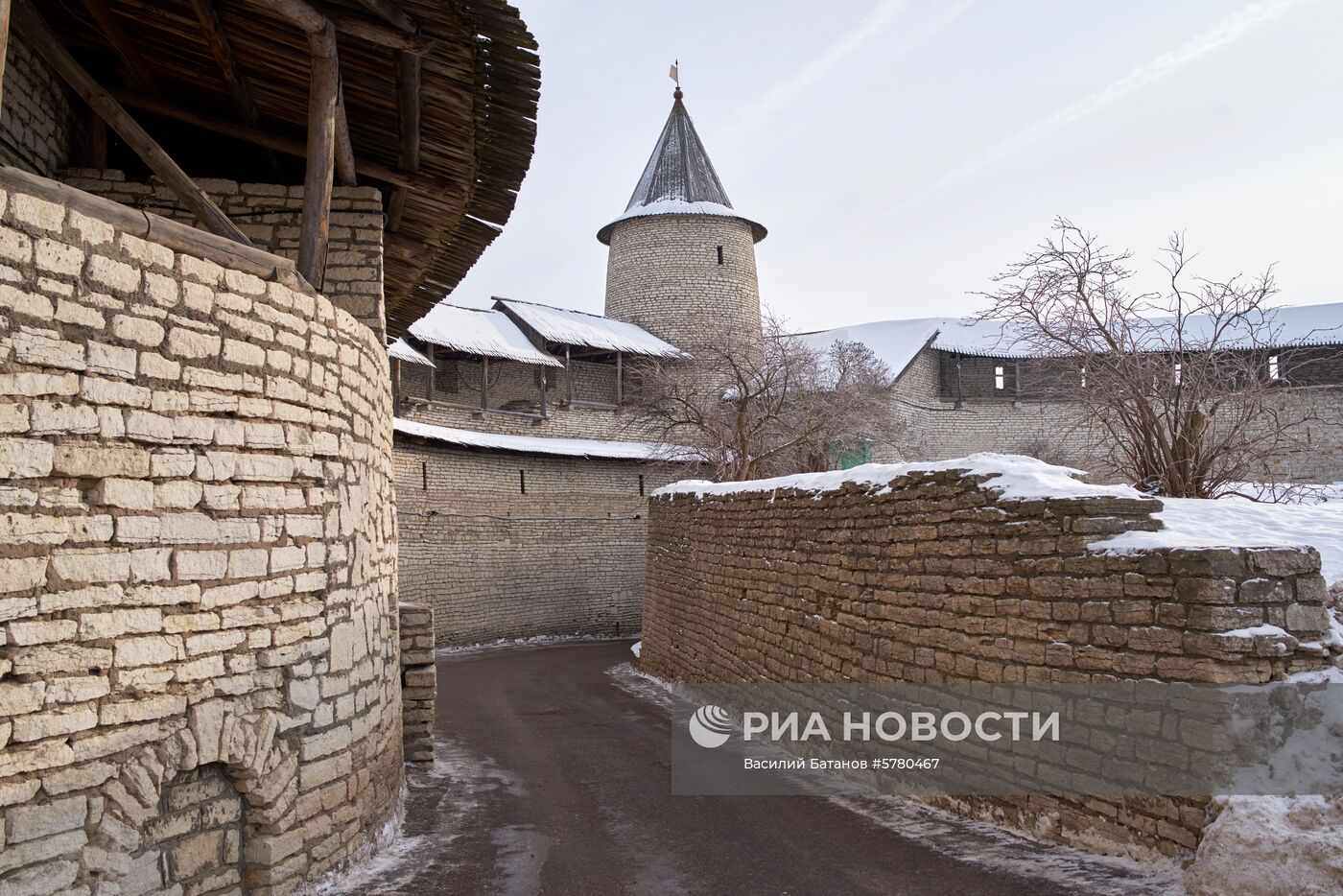 Города России. Псков, Изборск, Печоры