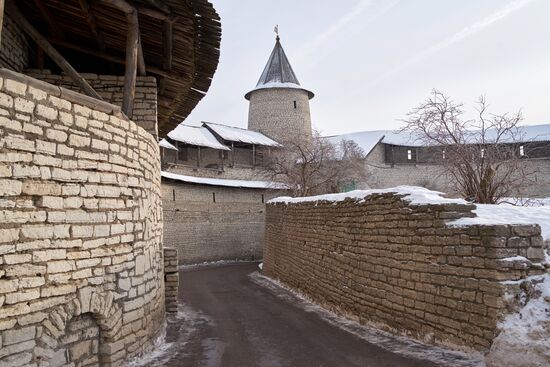 Города России. Псков, Изборск, Печоры