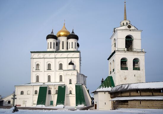 Города России. Псков, Изборск, Печоры