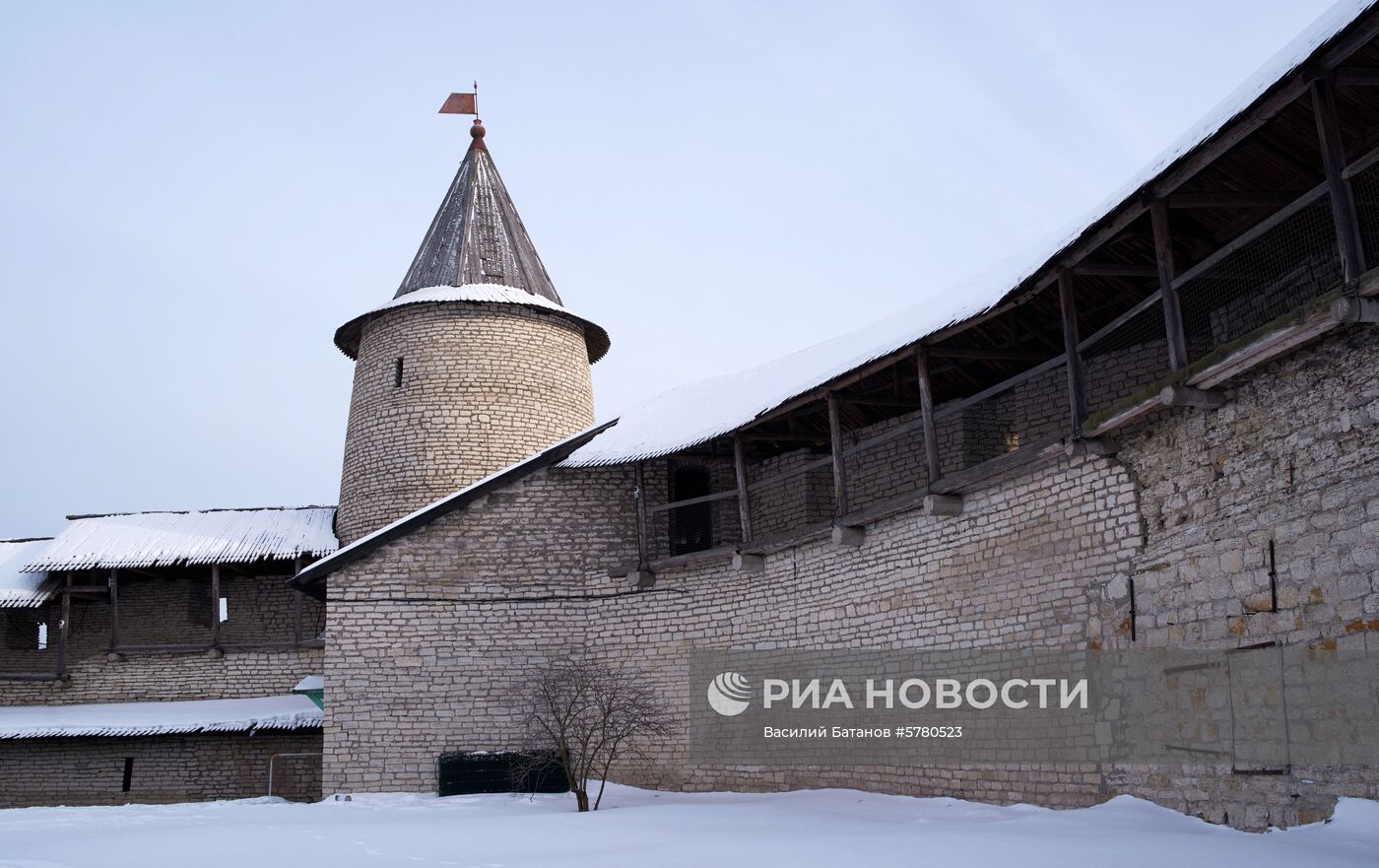 Города России. Псков, Изборск, Печоры