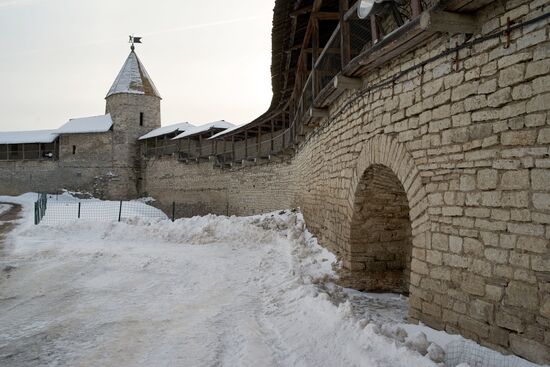 Города России. Псков, Изборск, Печоры