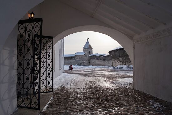 Города России. Псков, Изборск, Печоры