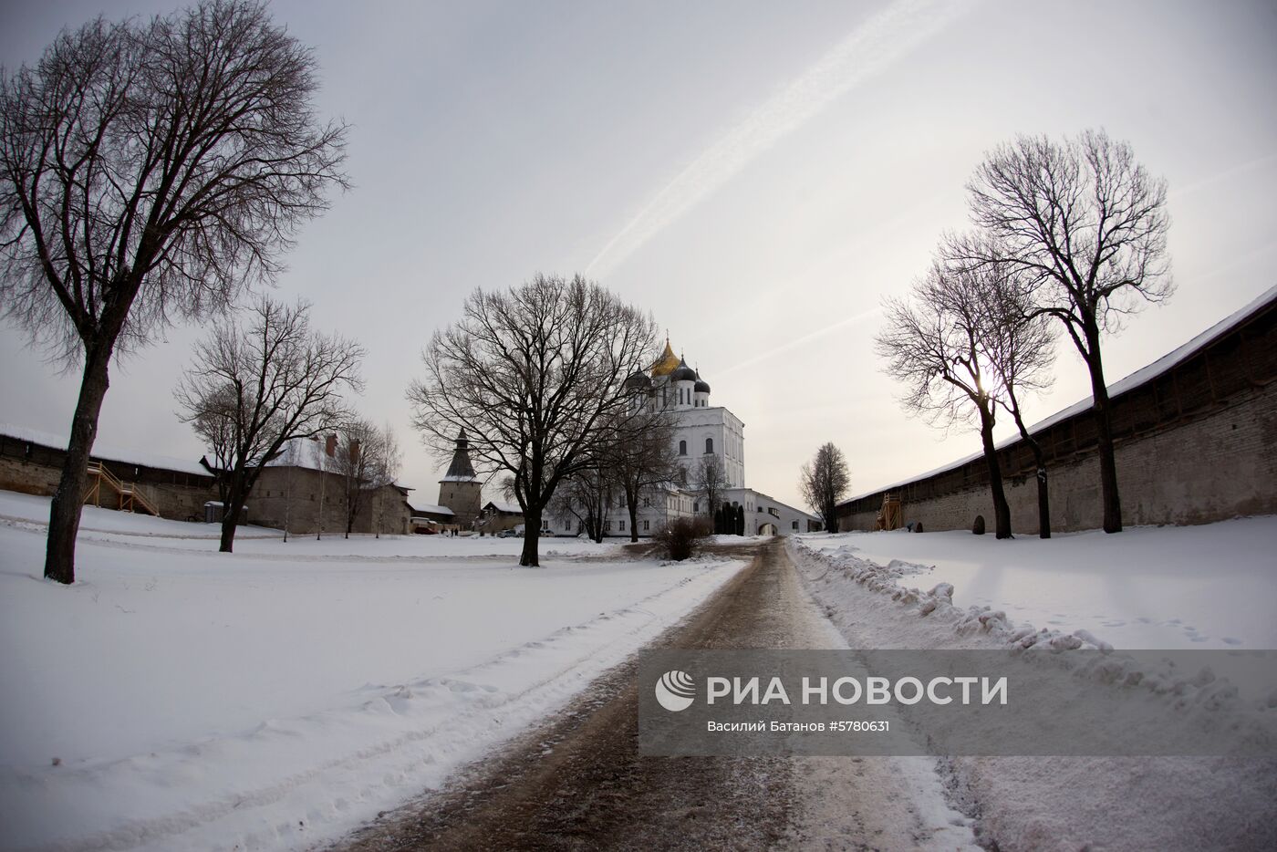 Города России. Псков, Изборск, Печоры