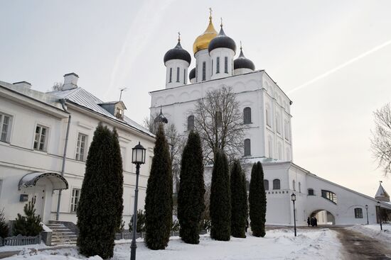 Города России. Псков, Изборск, Печоры