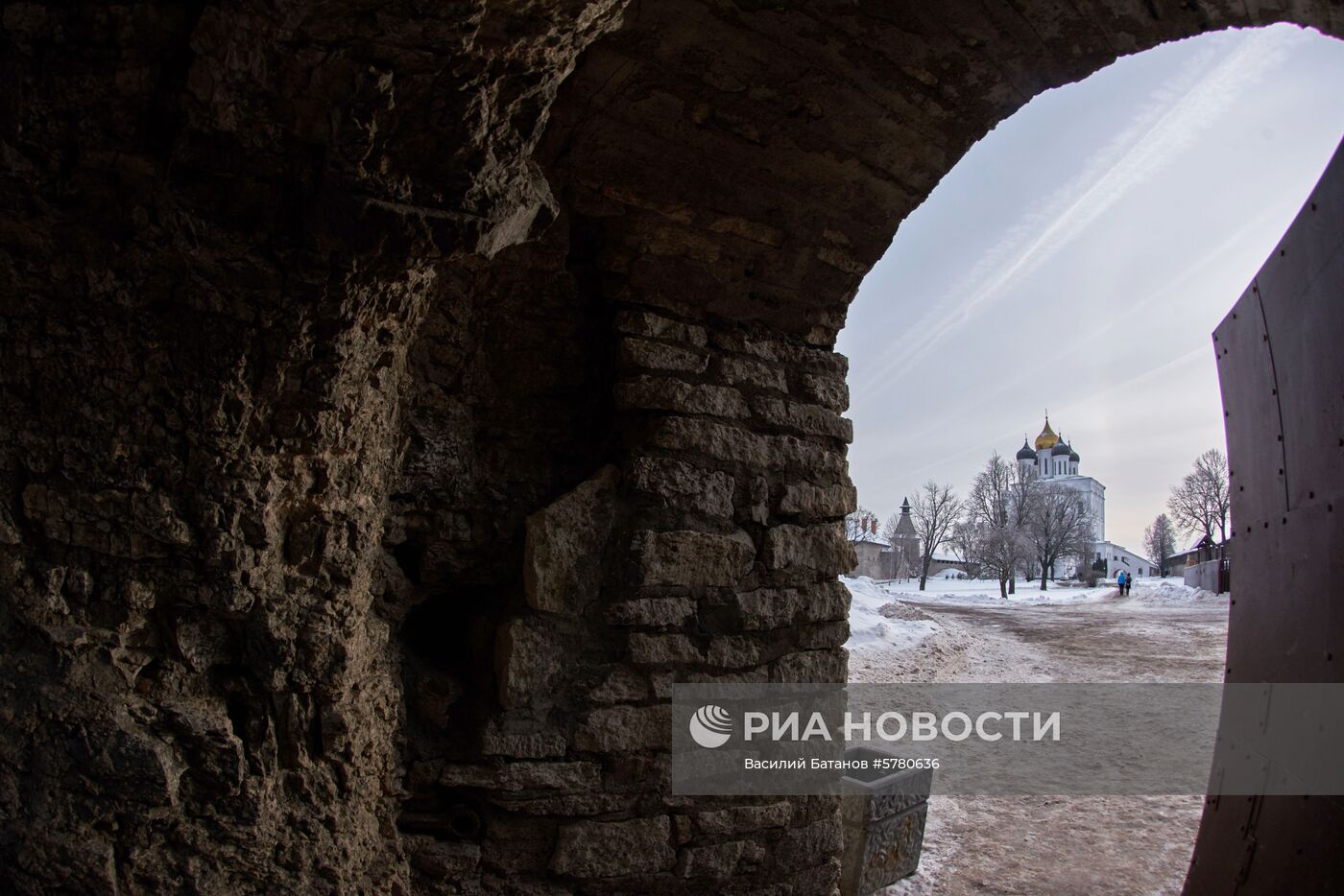 Города России. Псков, Изборск, Печоры