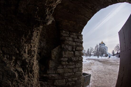 Города России. Псков, Изборск, Печоры